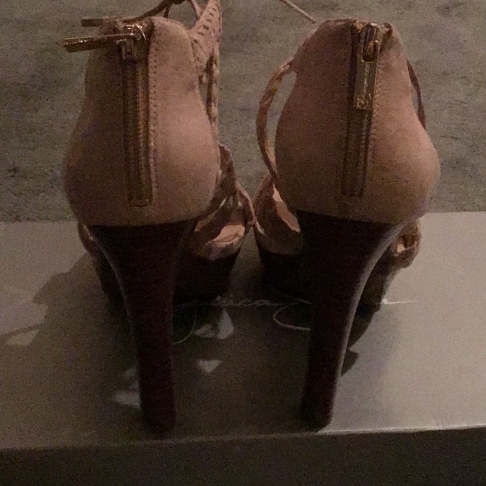 Shoes - Picture 4 of 6